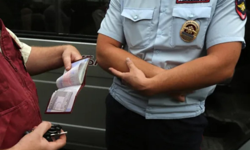 Нелегальные перевозчики появились на пассажирских маршрутах в Петербурге