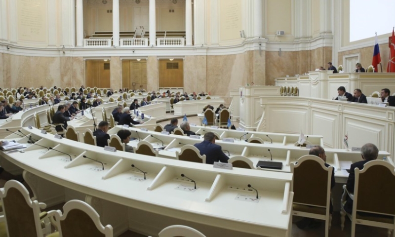 Заксобрание Санкт-Петербурга одобрило повышение зарплат чиновников и депутатов