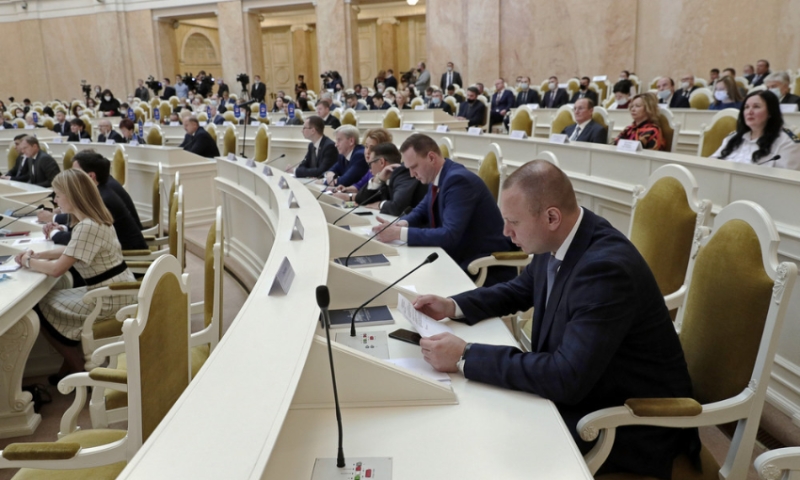 Заксобрание Петербурга проголосовало за подачу деклараций депутатов в засекреченном виде