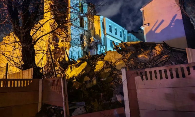 МЧС: на Гороховой улице в Петербурге обрушился шестиэтажный расселенный дом
