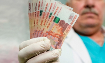 Петербург не попал в десятку регионов с самыми высокими зарплатами врачей