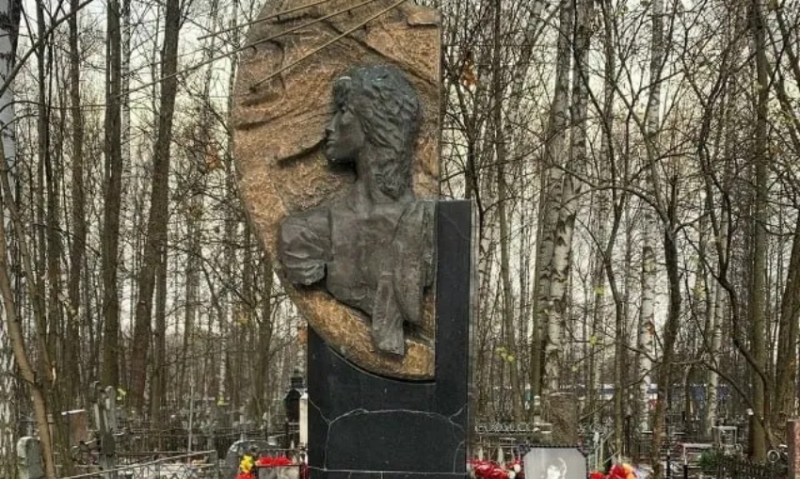 Женщина скончалась у могилы Виктора Цоя в Петербурге