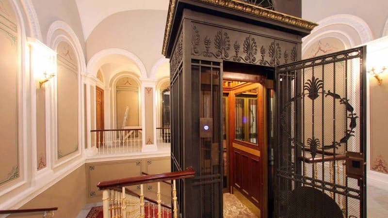 Петербуржцам разрешили не платить за лифт