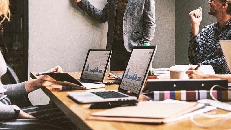 Петербург нуждается в молодых специалистах