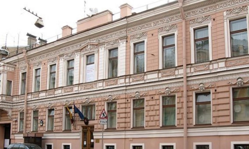 Ангел пропал с крыши Литовского консульства в центре Санкт-Петербурга