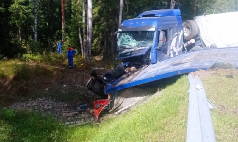 В массовом ДТП на трассе "Сортавала" в Ленобласти погибли двое