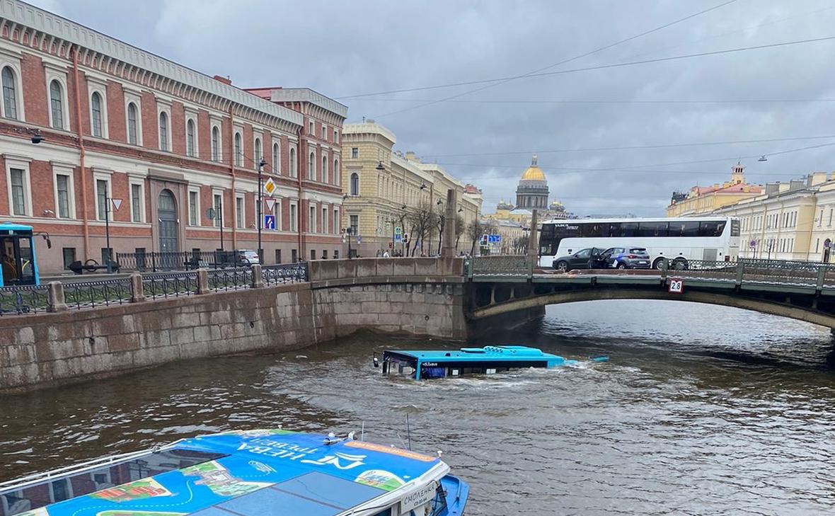 "Заблудившийся" автобус: из Лихтенштейна - на Поцелуев мост "Заблудившийся" автобус: из Лихтенштейна - на Поцелуев мост