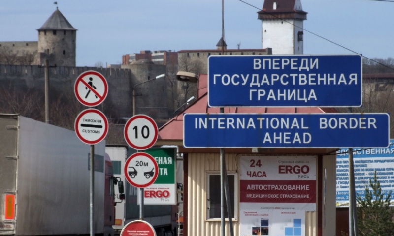 Из-за временного закрытия КПП "Нарва" в Петербурге отменили автобусы в Эстонию