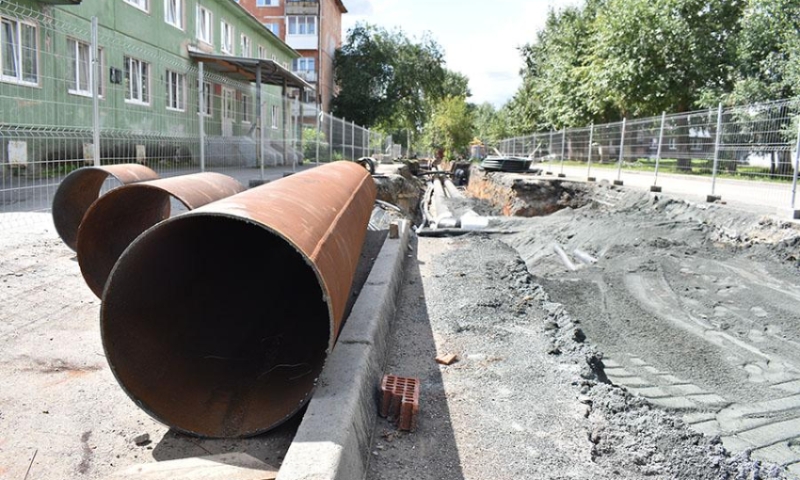 Более 1,6 км труб заменят в Калининском районе в рамках залповой реконструкции