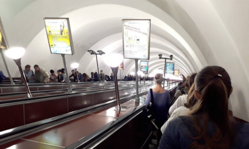 В Петербурге ограничат вход на станцию метро "Петроградская" из-за ремонта эскалатора